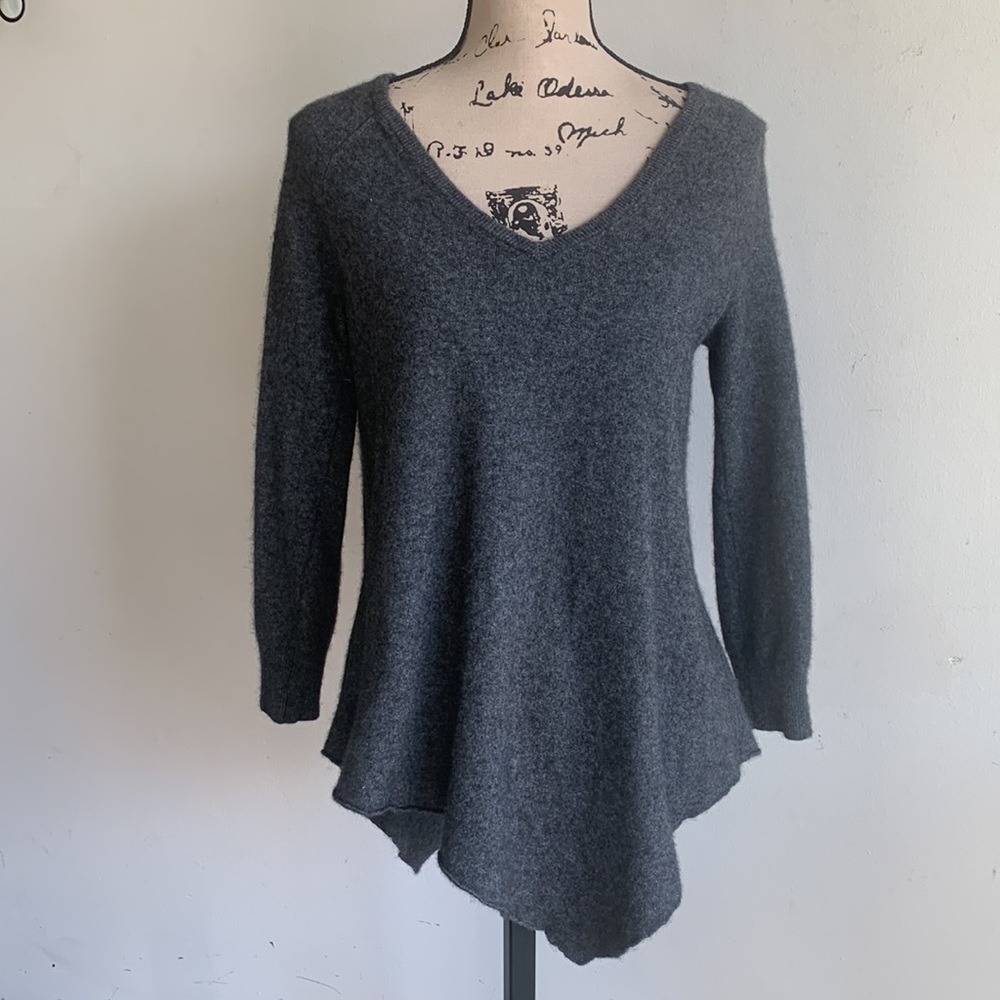 Joie Tambrel Asymmetrical Hem Cashmere Blend Gray V-Neck Sweater Sz XS - Picture 2 of 14